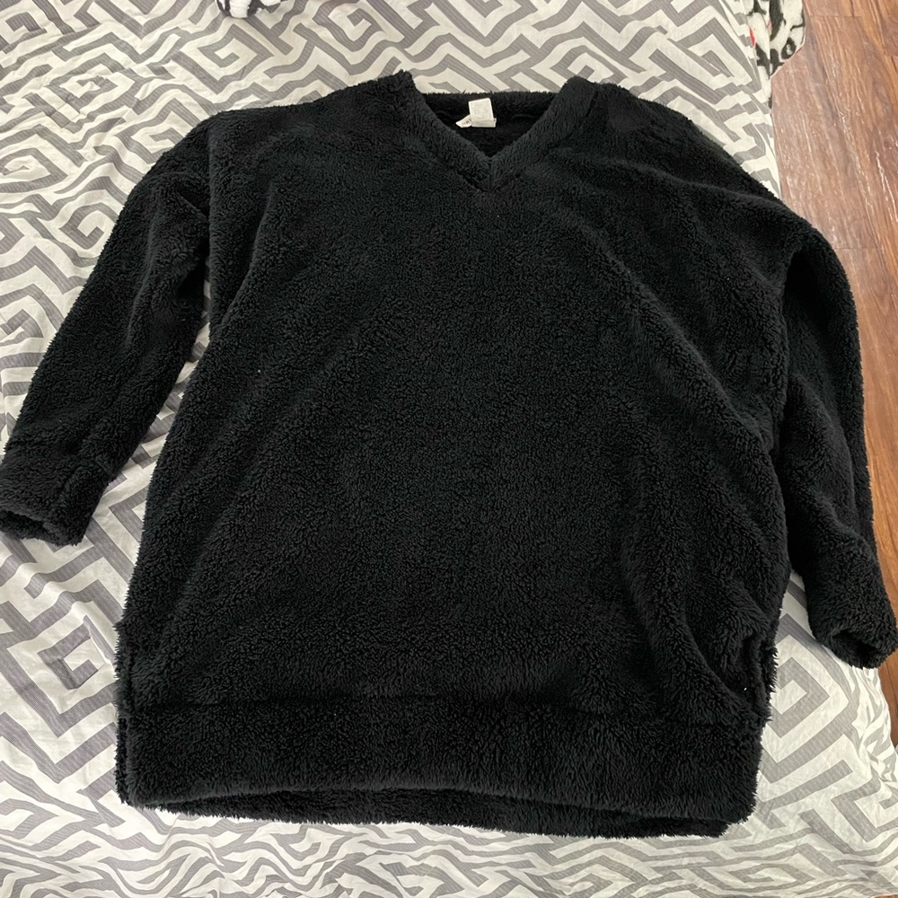 Bellamie thick furry black sweater with pockets, size M